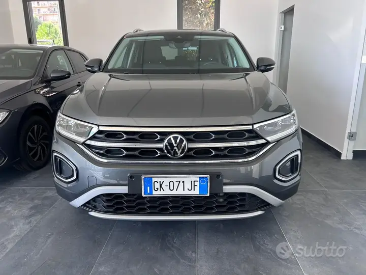 Volkswagen T-Roc 2023 photo 2