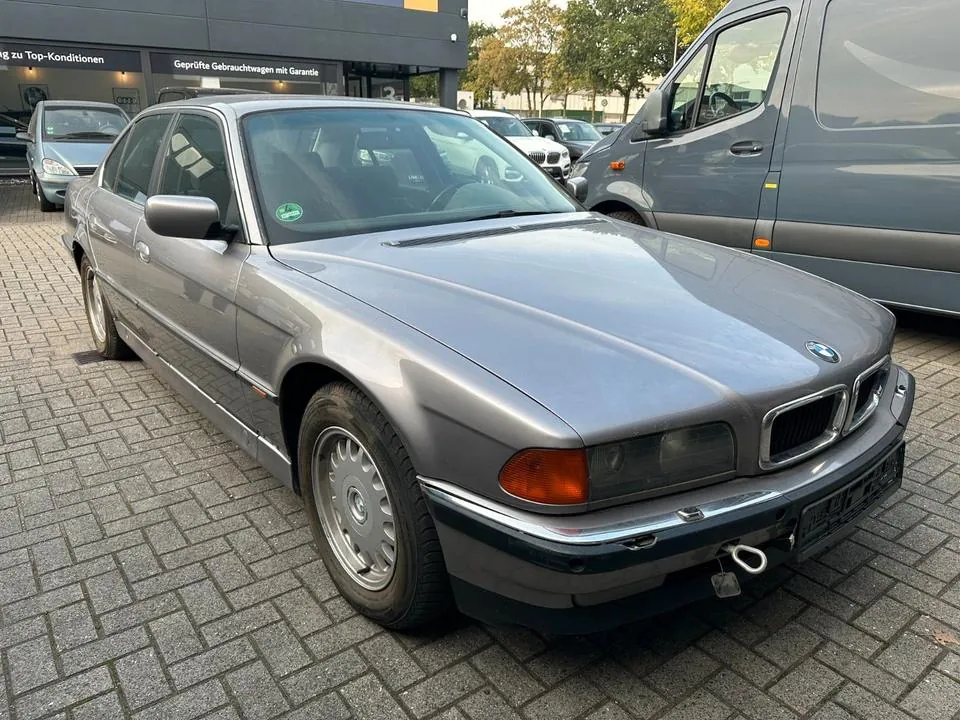 BMW 730I