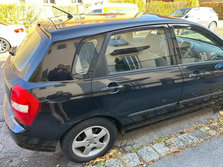 Kia Cerato 2004 photo 3