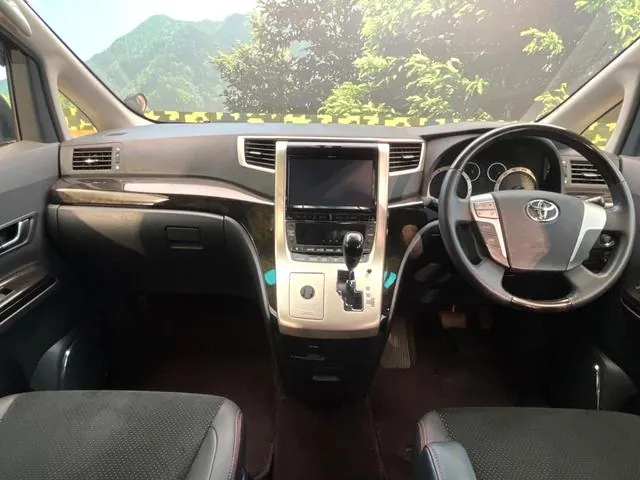 Toyota Vellfire 2014 photo 2