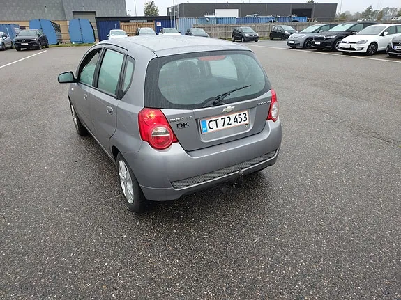 Chevrolet Aveo 2011 photo 3