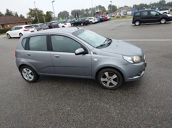 Chevrolet Aveo 2011 photo 2