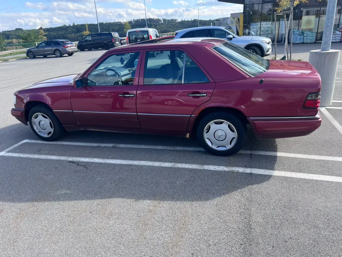 Mercedes-Benz E-Class 1994 photo 3