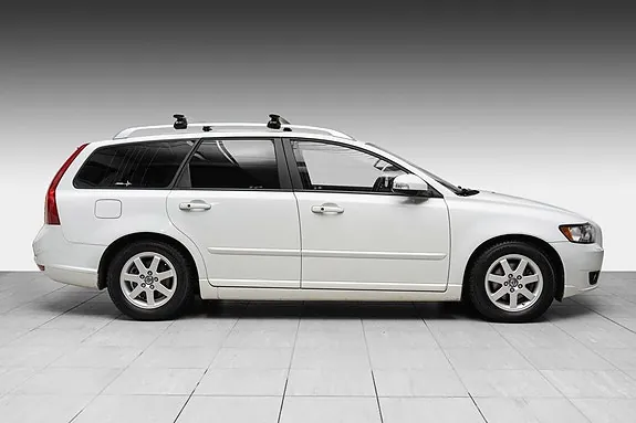 Volvo V50 2012 photo 2