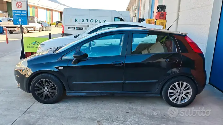Fiat Grande Punto 2007 photo 2
