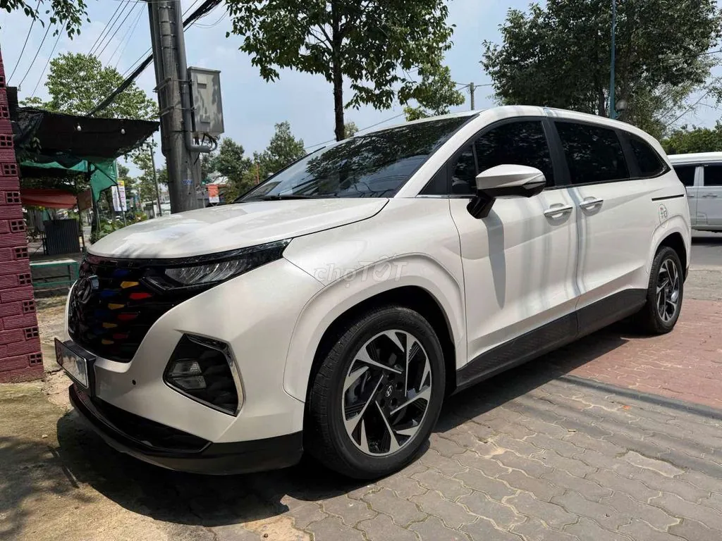 Hyundai Custin