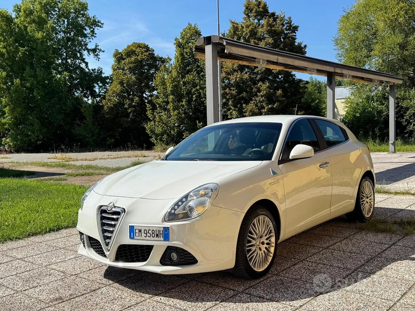 Alfa Romeo Giulietta 2012 photo 2