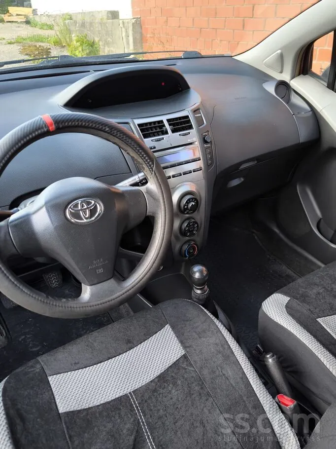 Toyota Yaris 2010 photo 5