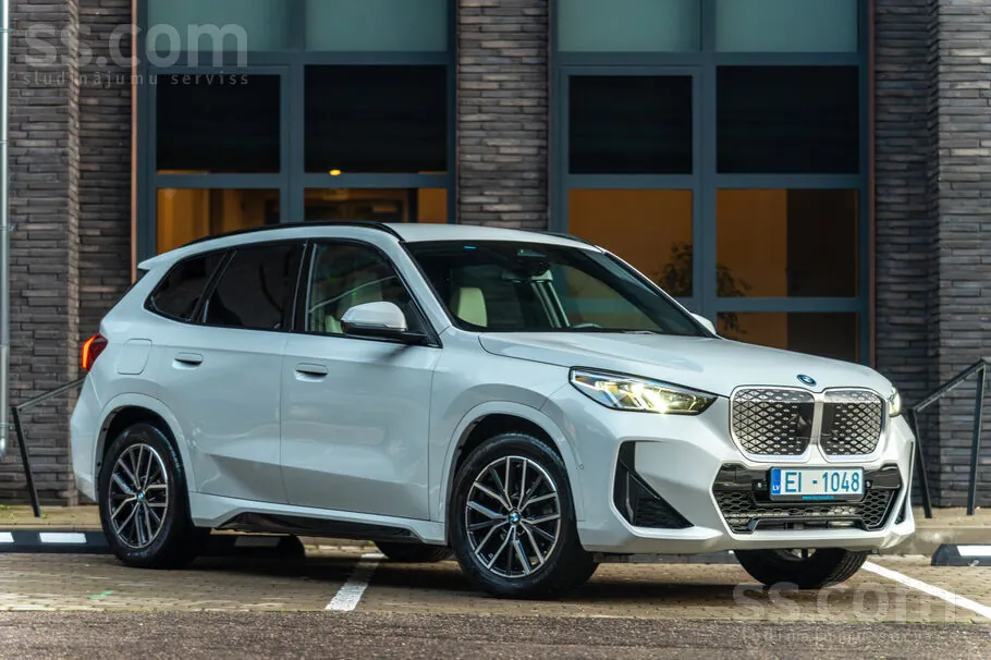 BMW Ix1 2025 photo 2