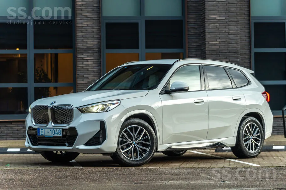 BMW Ix1
