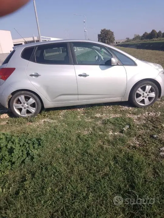 Kia Venga 2010 photo 4