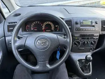 Toyota Corolla Verso 2002 photo 3