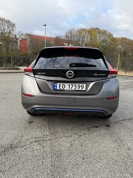 Nissan Leaf 2021 photo 2
