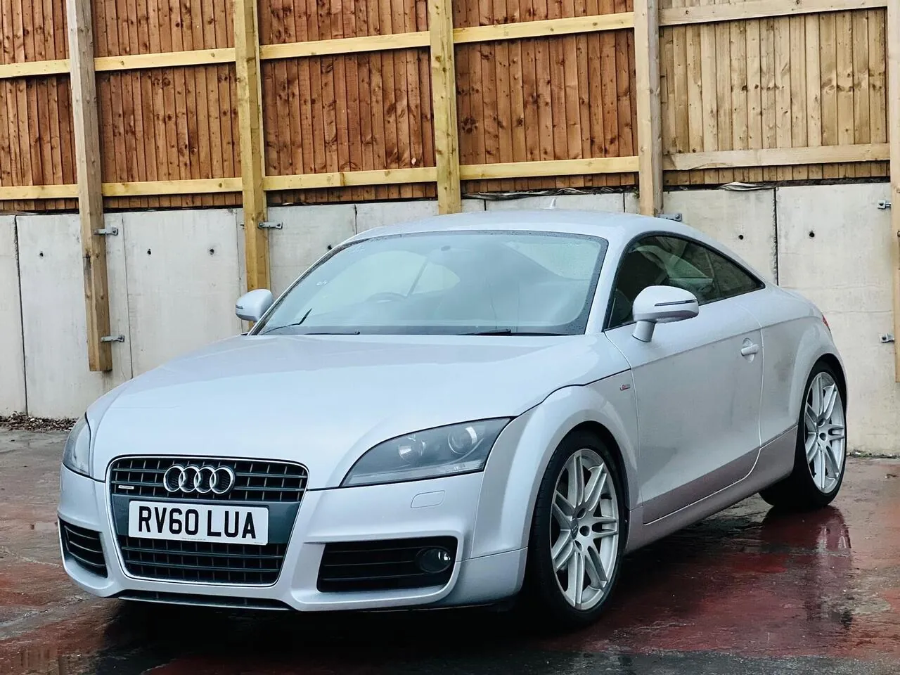 Audi Tt 2011 photo 4