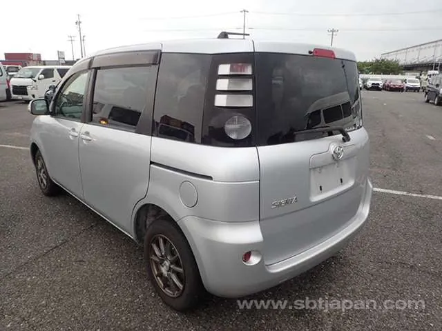 Toyota Sienta 2007 photo 3