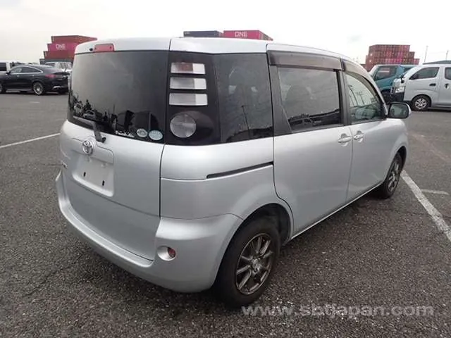 Toyota Sienta 2007 photo 4