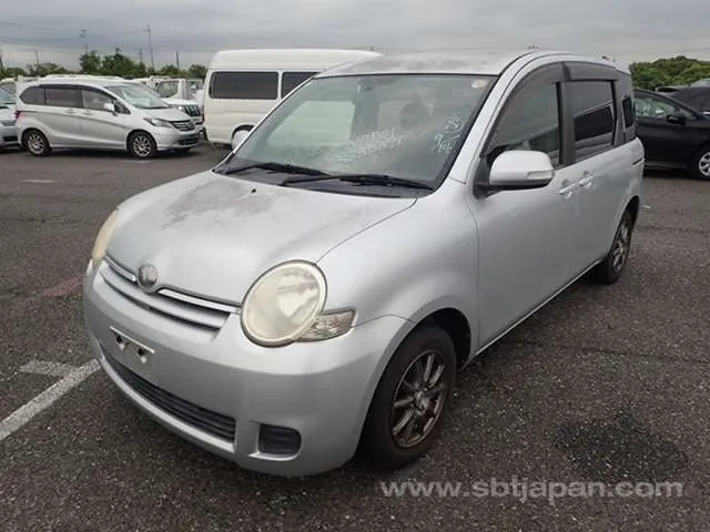 Toyota Sienta 2007 photo 2