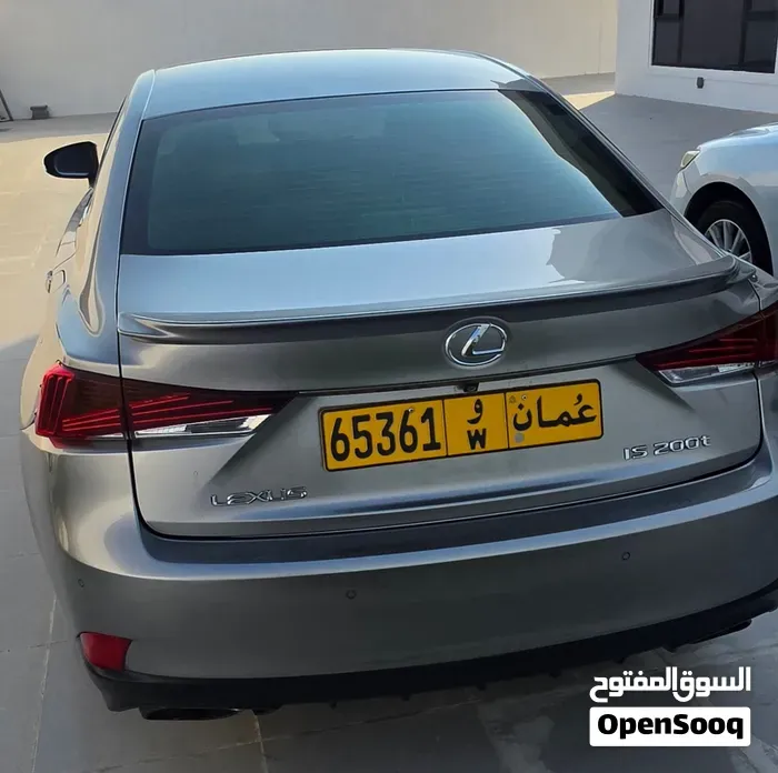 Lexus Is 200 2017 photo 2