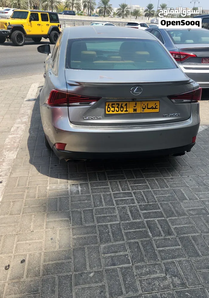 Lexus Is 200 2017 photo 3