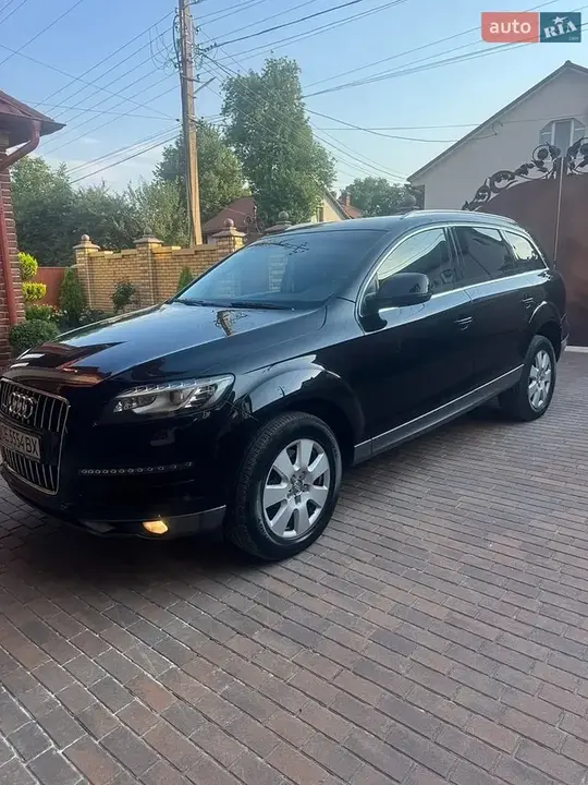 Audi Q7 2010 photo 2