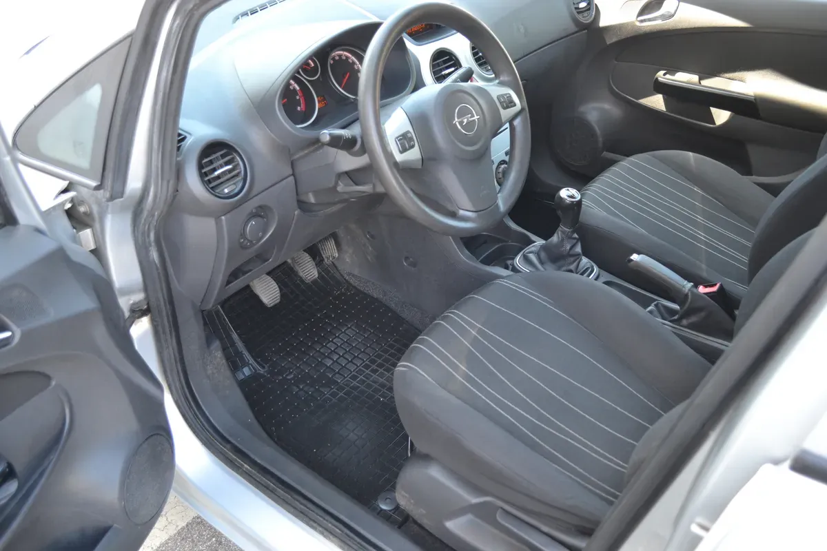 Opel Corsa 2009 photo 3