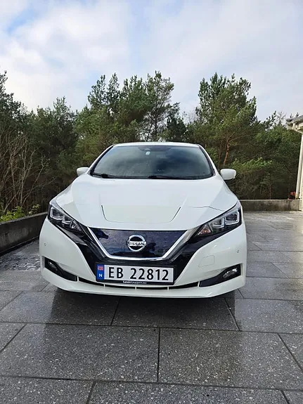 Nissan Leaf 2018 photo 2