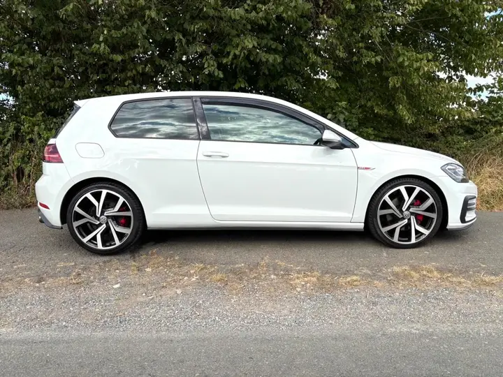 Volkswagen Golf 2018 photo 2
