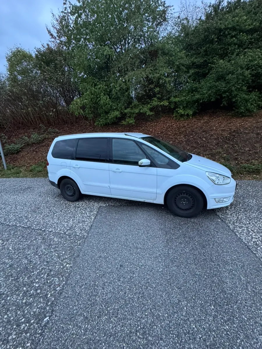 Ford Galaxy 2012 photo 2