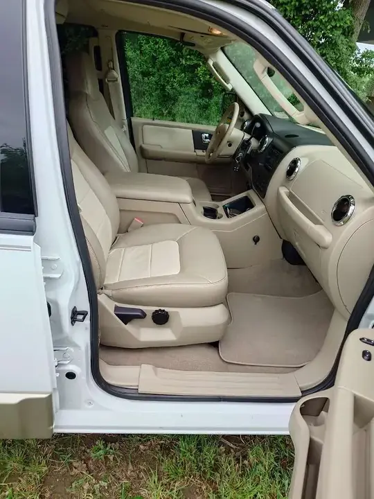 Ford Expedition 2005 photo 2