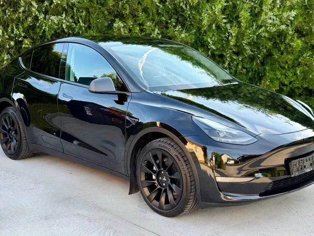 Tesla Model Y 2023 photo 3