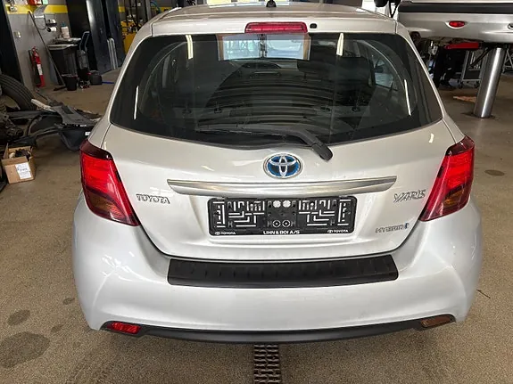 Toyota Yaris 2015 photo 4