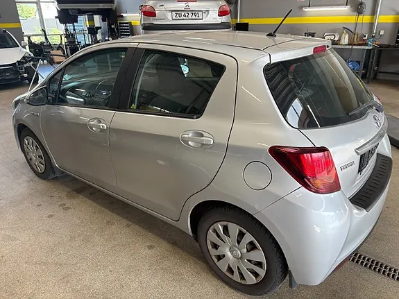 Toyota Yaris 2015 photo 3