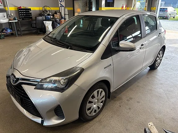 Toyota Yaris 2015 photo 2