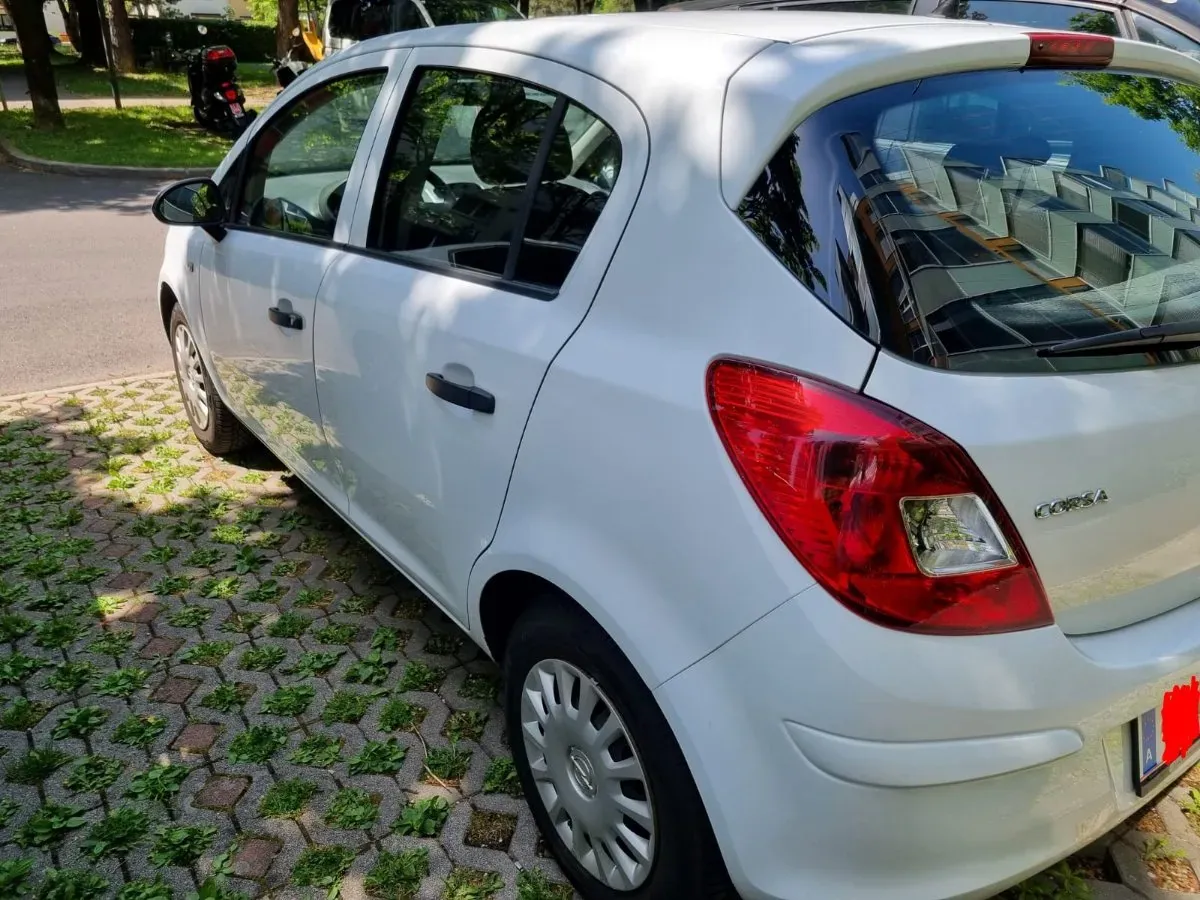Opel Corsa 2011 photo 3
