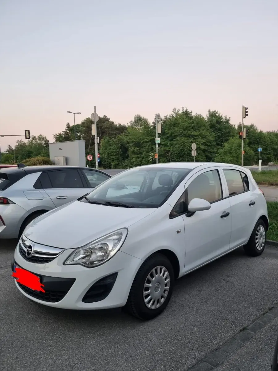 Opel Corsa 2011 photo 2