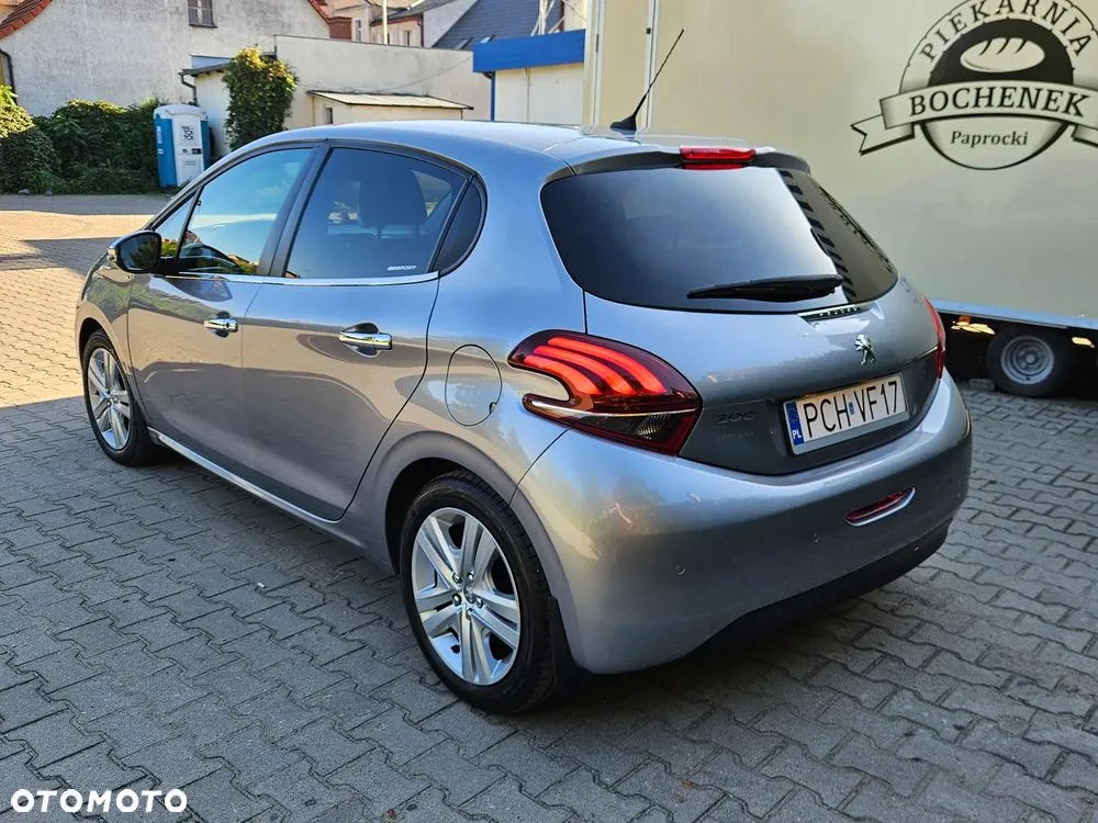 Peugeot 208 2019 photo 2