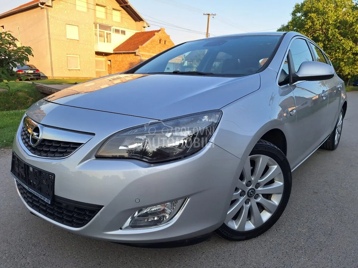 Opel Astra J 2012 photo 5