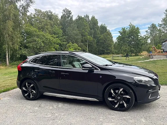 Volvo V40 Cross Country 2016 photo 2