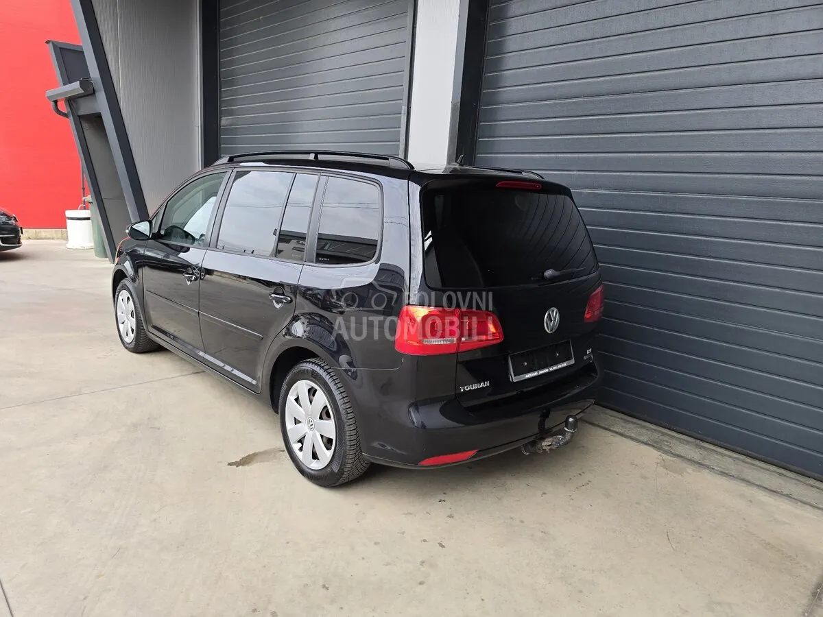 Volkswagen Touran 2012 photo 3