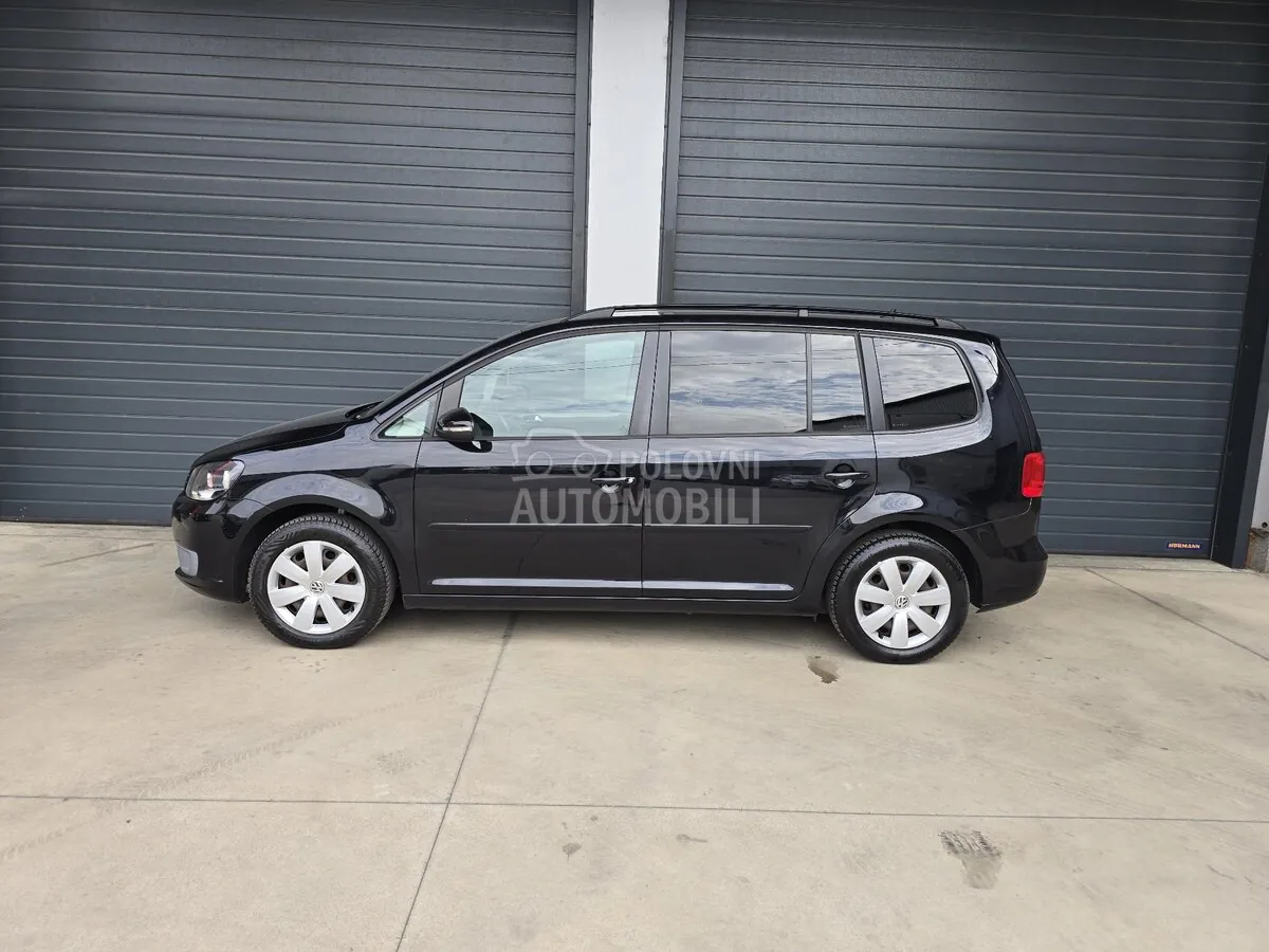 Volkswagen Touran 2012 photo 2
