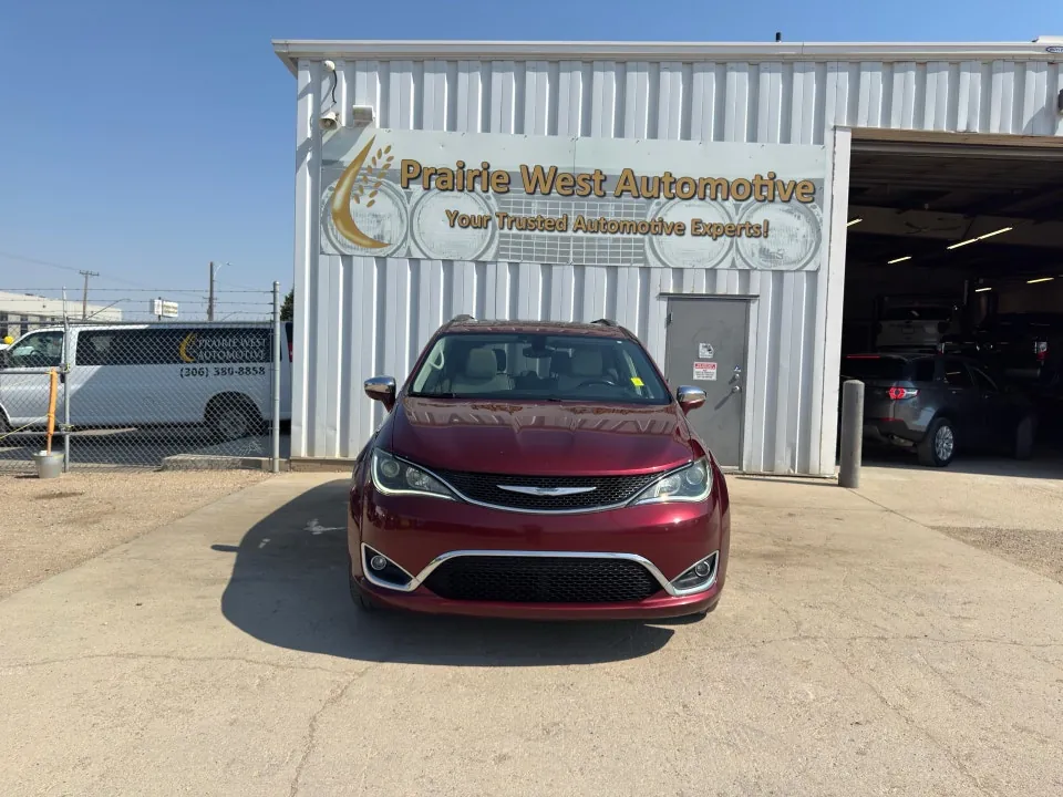 Chrysler Pacifica 2017 photo 2
