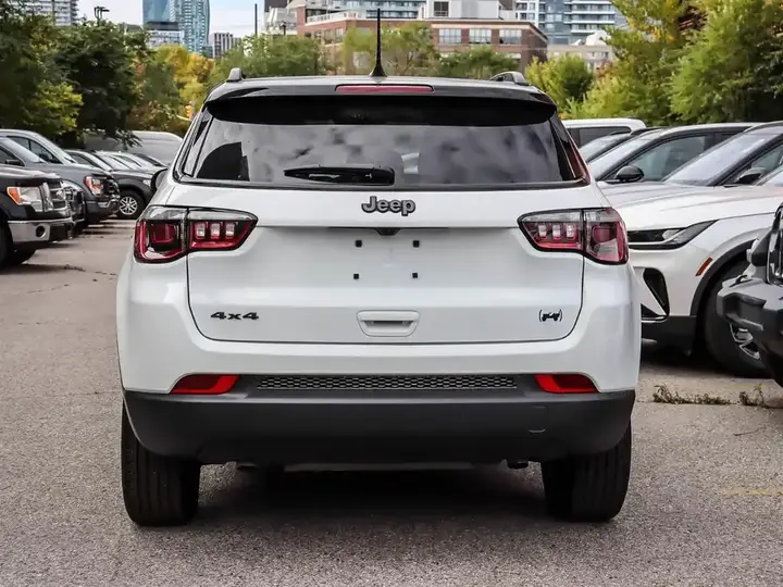 Jeep Compass 2025 photo 3