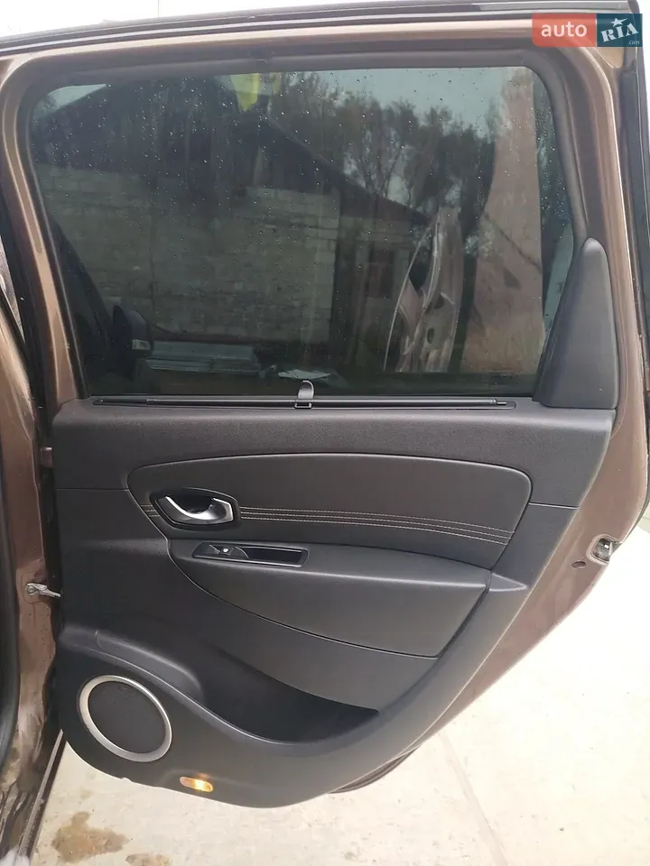 Renault Scenic 2011 photo 5