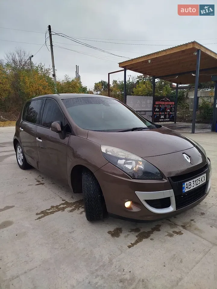 Renault Scenic 2011 photo 2