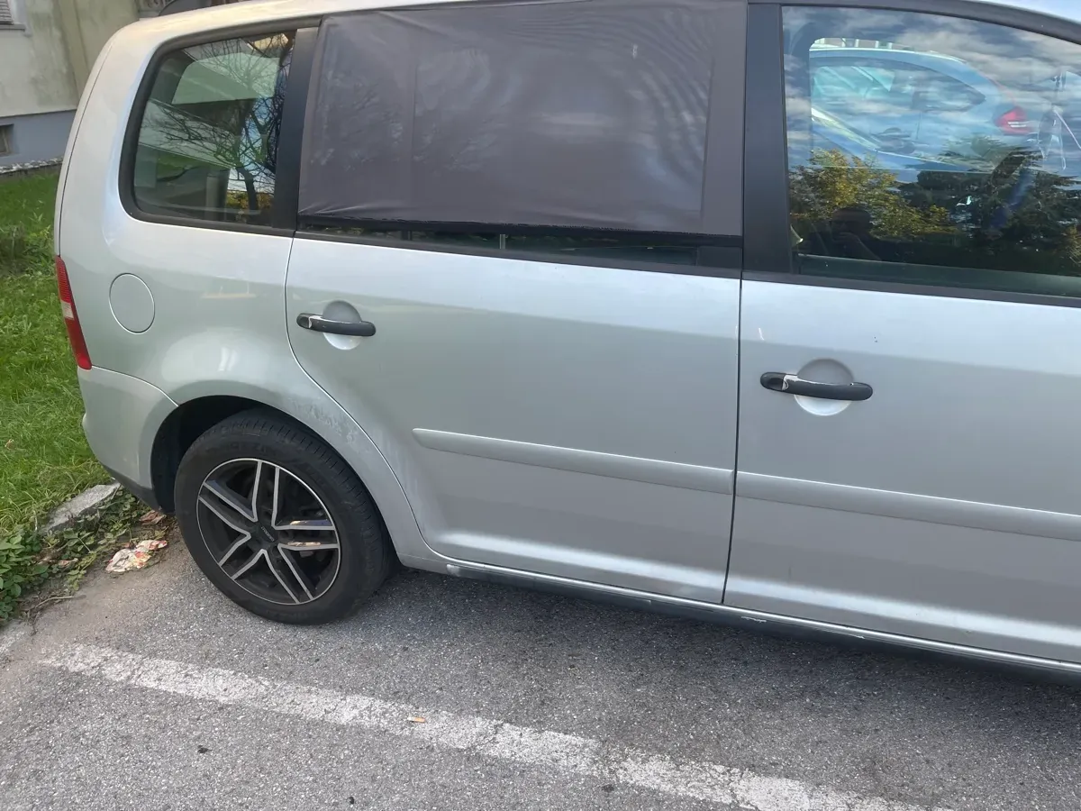 Volkswagen Touran 2006 photo 3