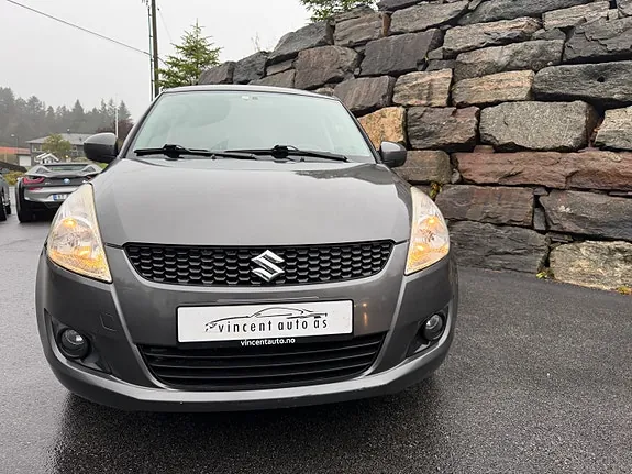 Suzuki Swift 2012 photo 5
