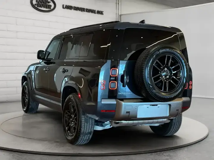 Land Rover Defender 2026 photo 3