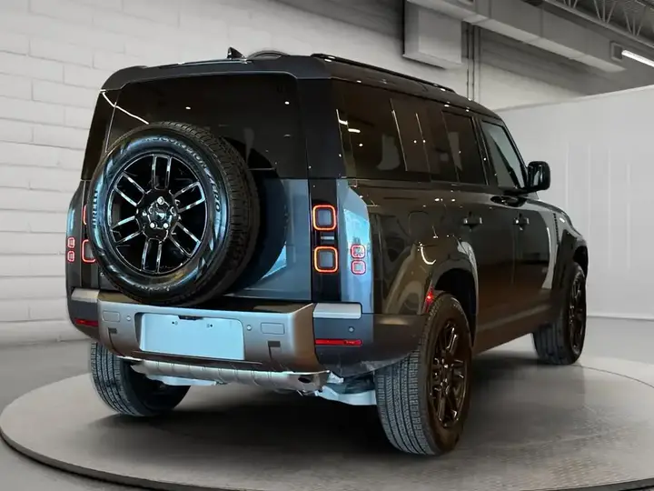 Land Rover Defender 2026 photo 5