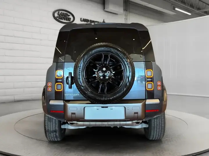Land Rover Defender 2026 photo 4