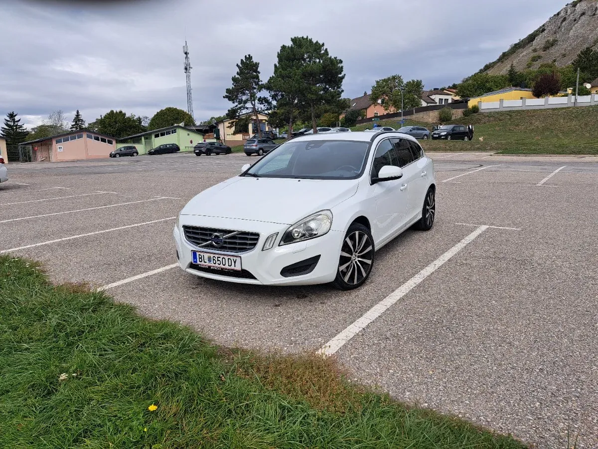 Volvo V60 2011 photo 2